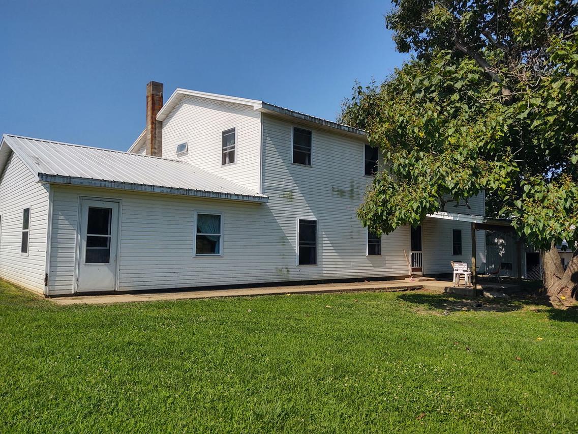 425 King Hill Ln., Vienna, IL 62995