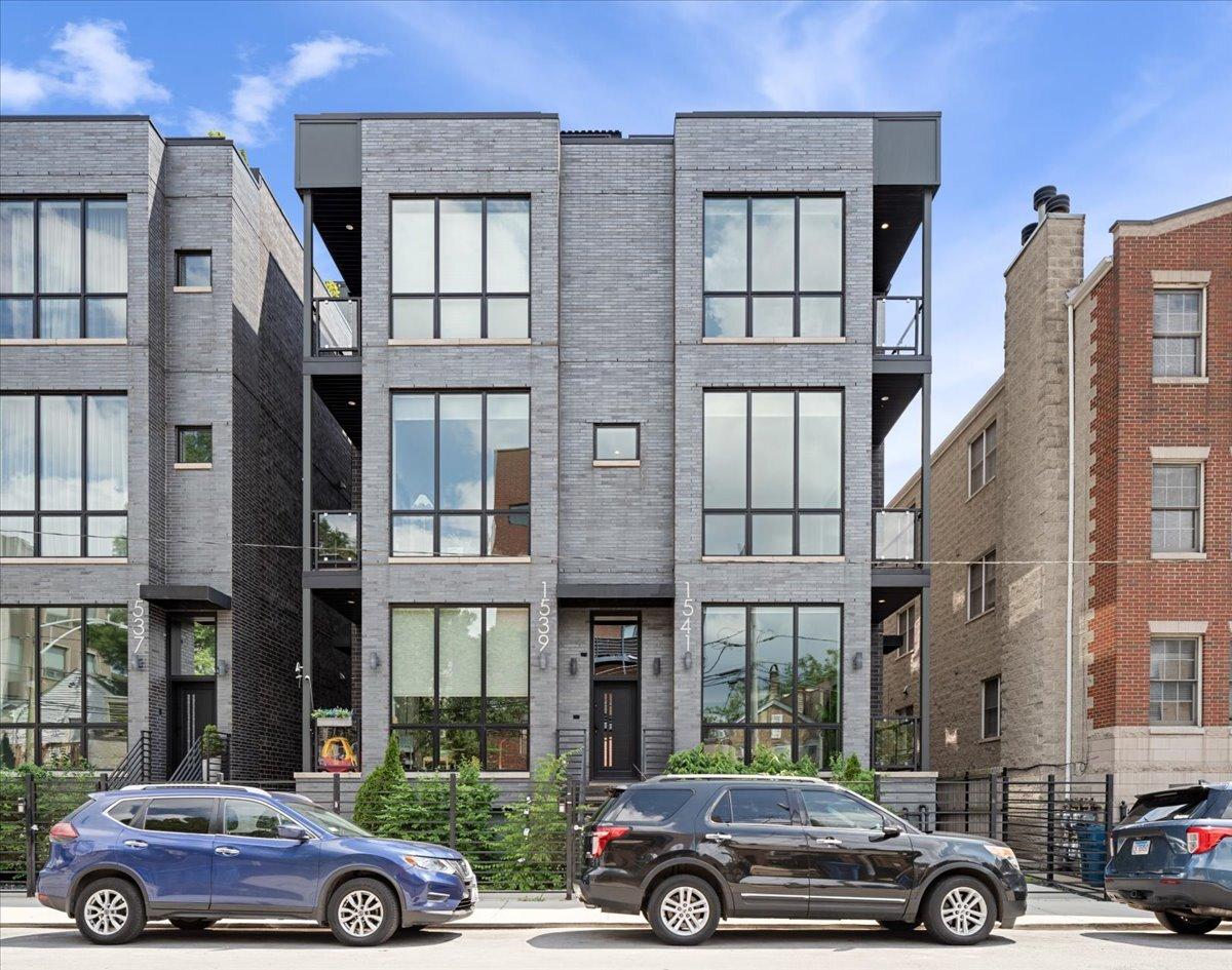 1541 W Pearson St. #1, Chicago, IL 60642