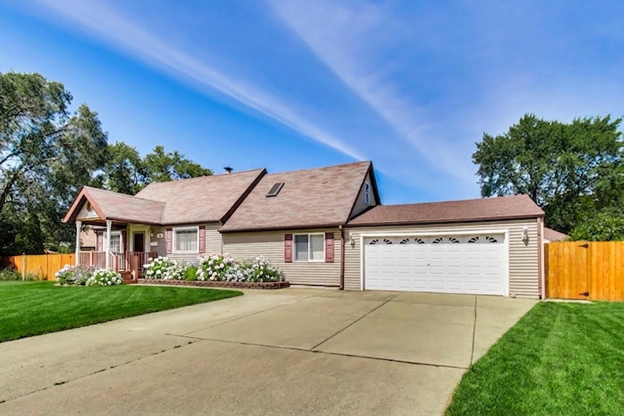 48 Country Club Dr., Northlake, IL 60164