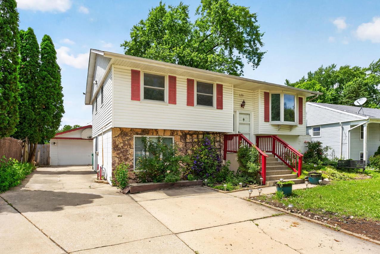 320 Hemlock Ave., Romeoville, IL 60446