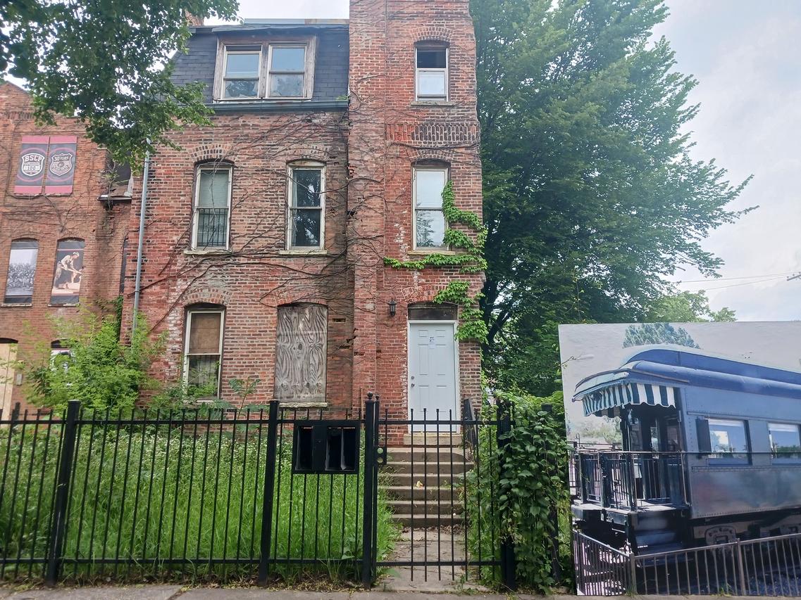 10430 S Maryland Ave., Chicago, IL 60628