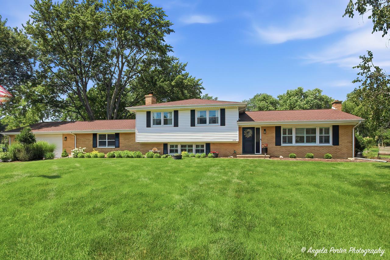 152 Foxwood Ln., Barrington, IL 60010