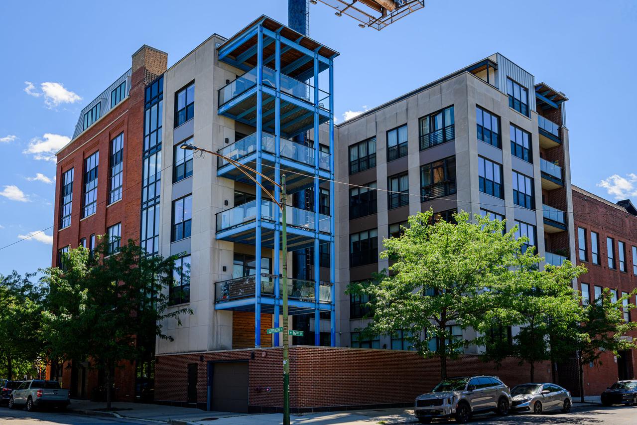 1600 S Jefferson St. #304, Chicago, IL 60616