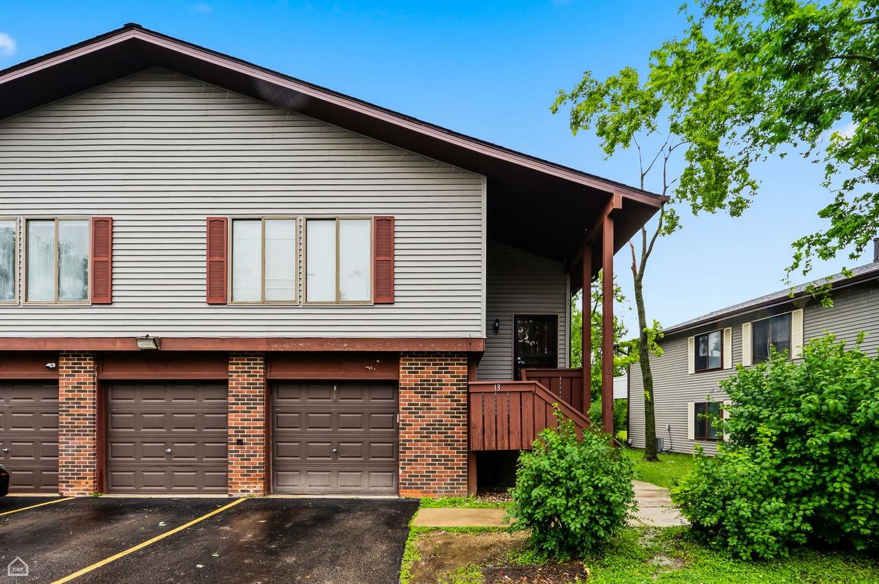 13 Elm Ct. #1, Bolingbrook, IL 60440