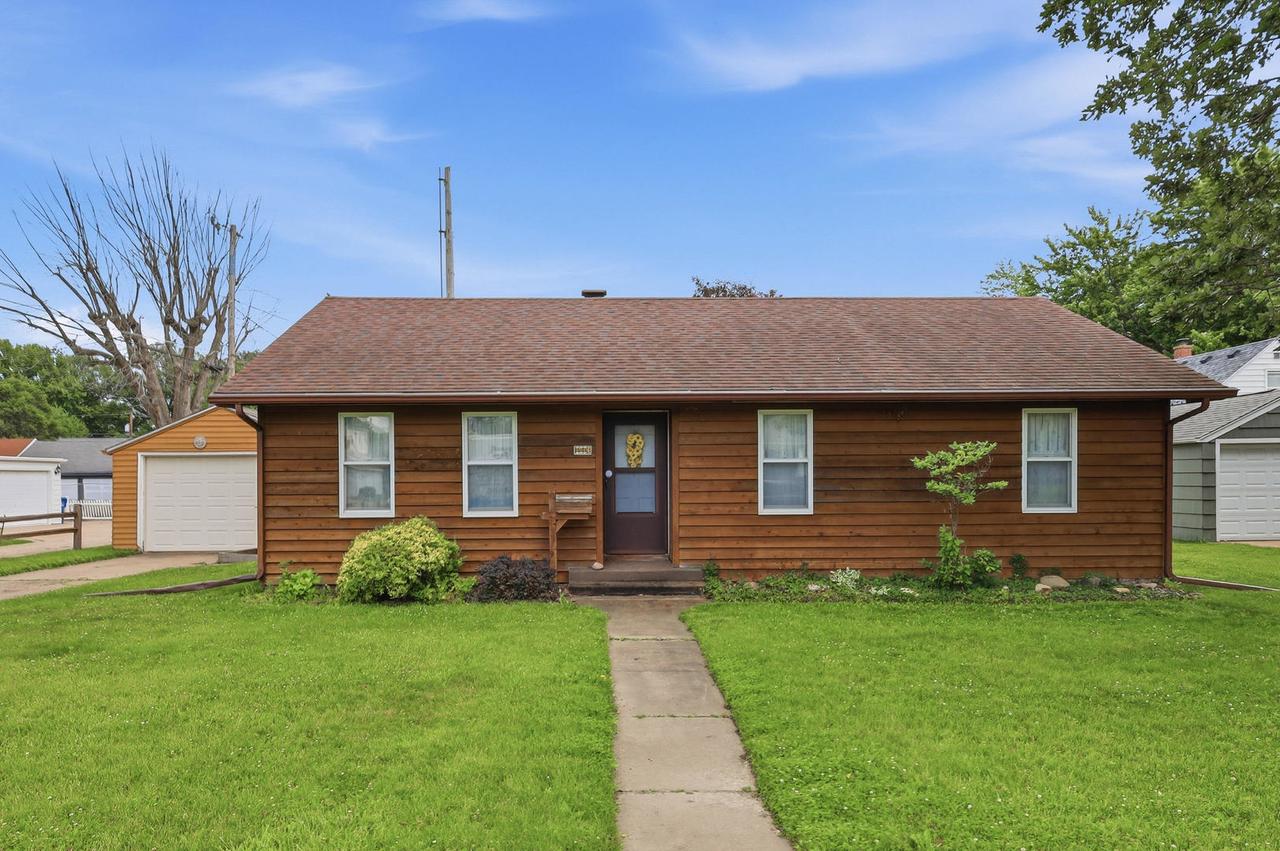 1116 53rd St., Moline, IL 61265