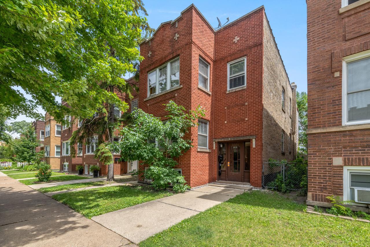 3031 N Davlin Ct., Chicago, IL 60618