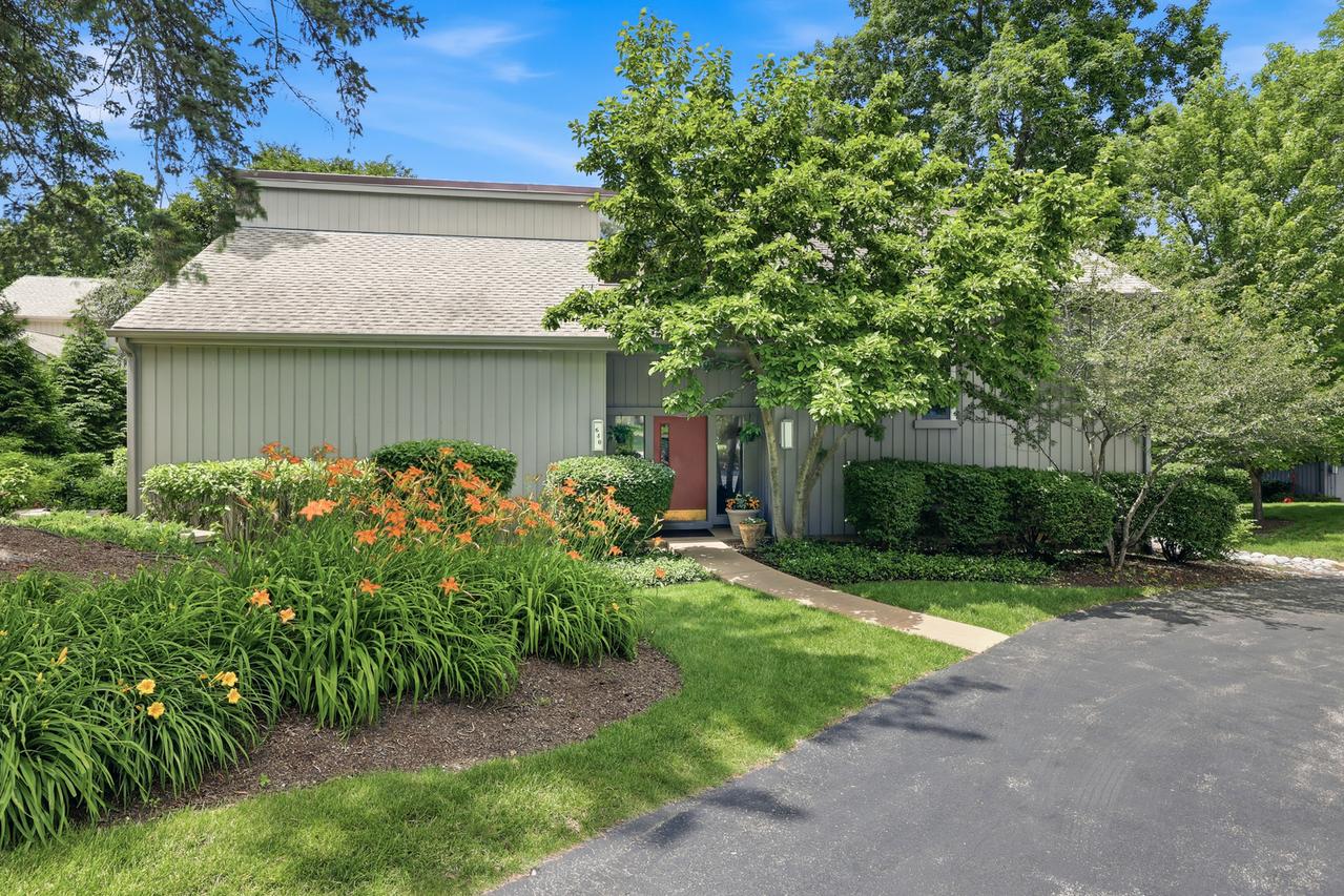 640 Old Barn Rd. #C, Lake Barrington, IL 60010