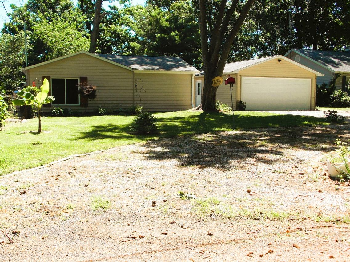 1734 Moonglow Rd., Centralia, IL 62801