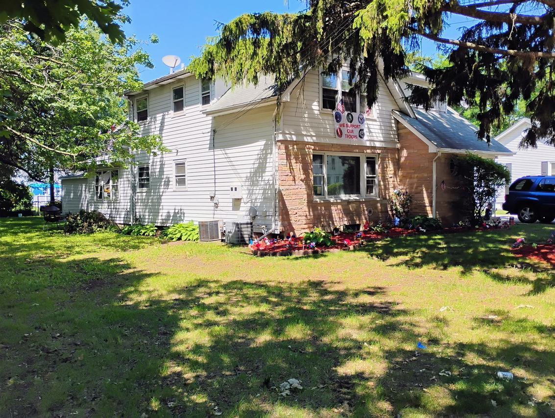143 Slocum Lake, Wauconda, IL 60084