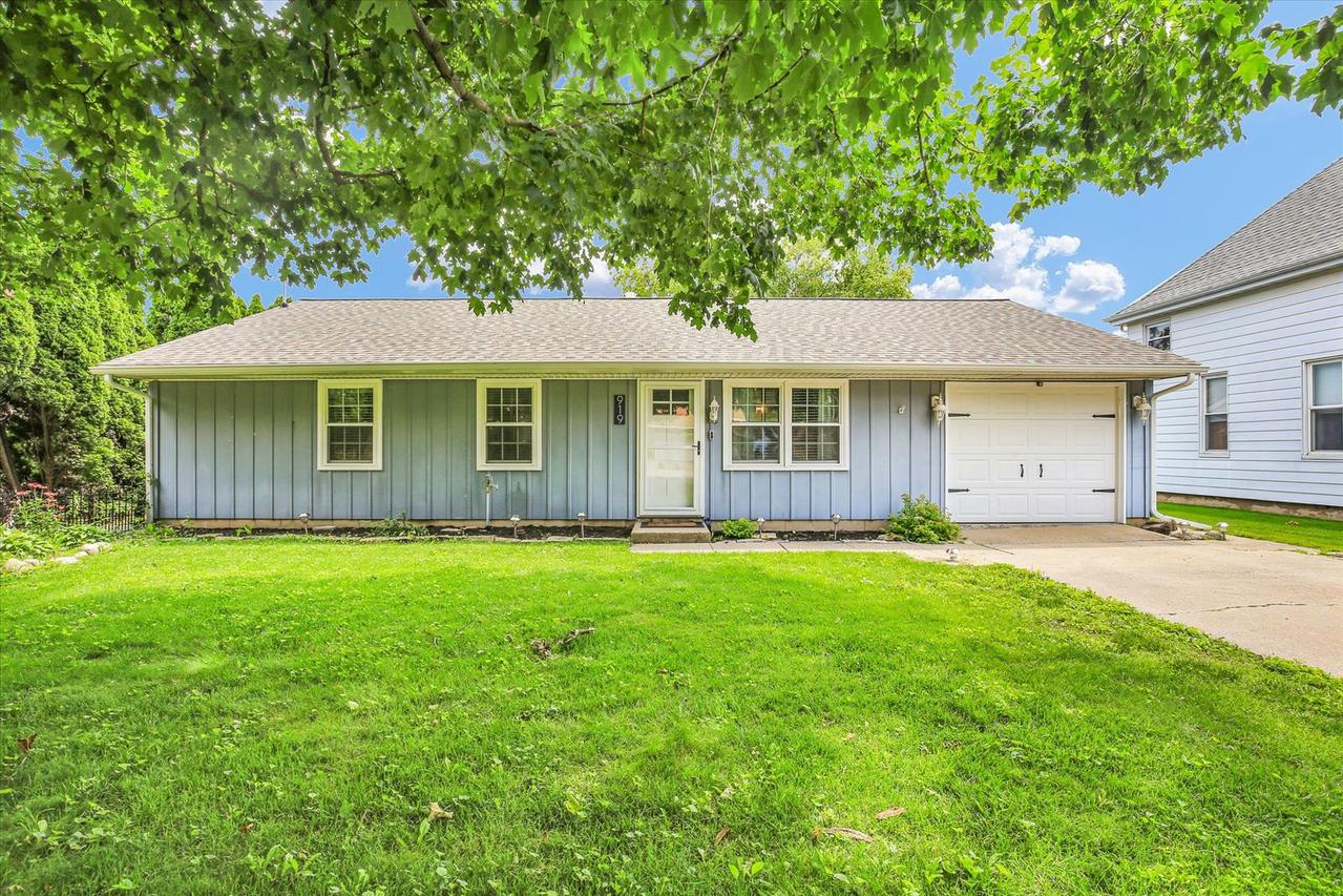 919 N Center St., Tuscola, IL 61953