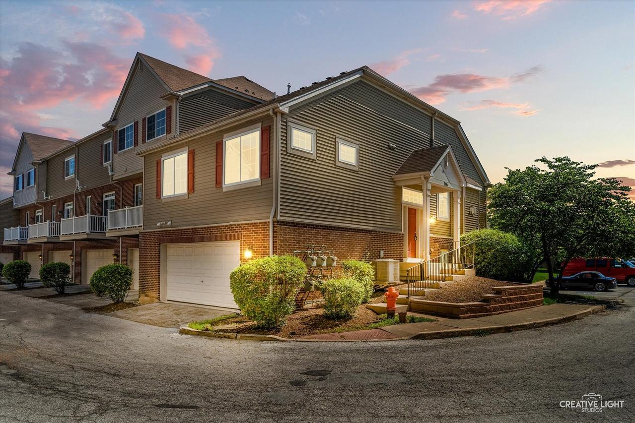 906 Neudearborn Ln., Naperville, IL 60563