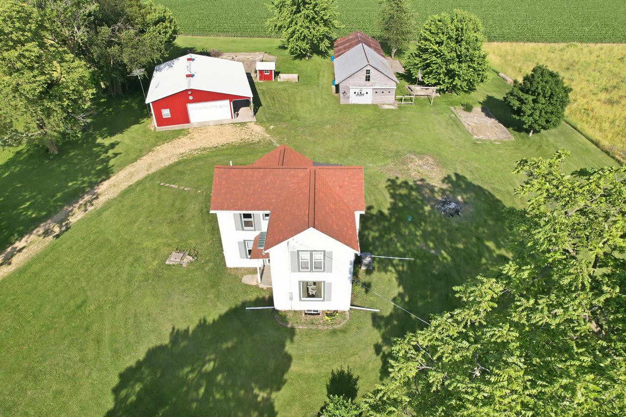 2074 Prairie Rd., Ashton, IL 61006