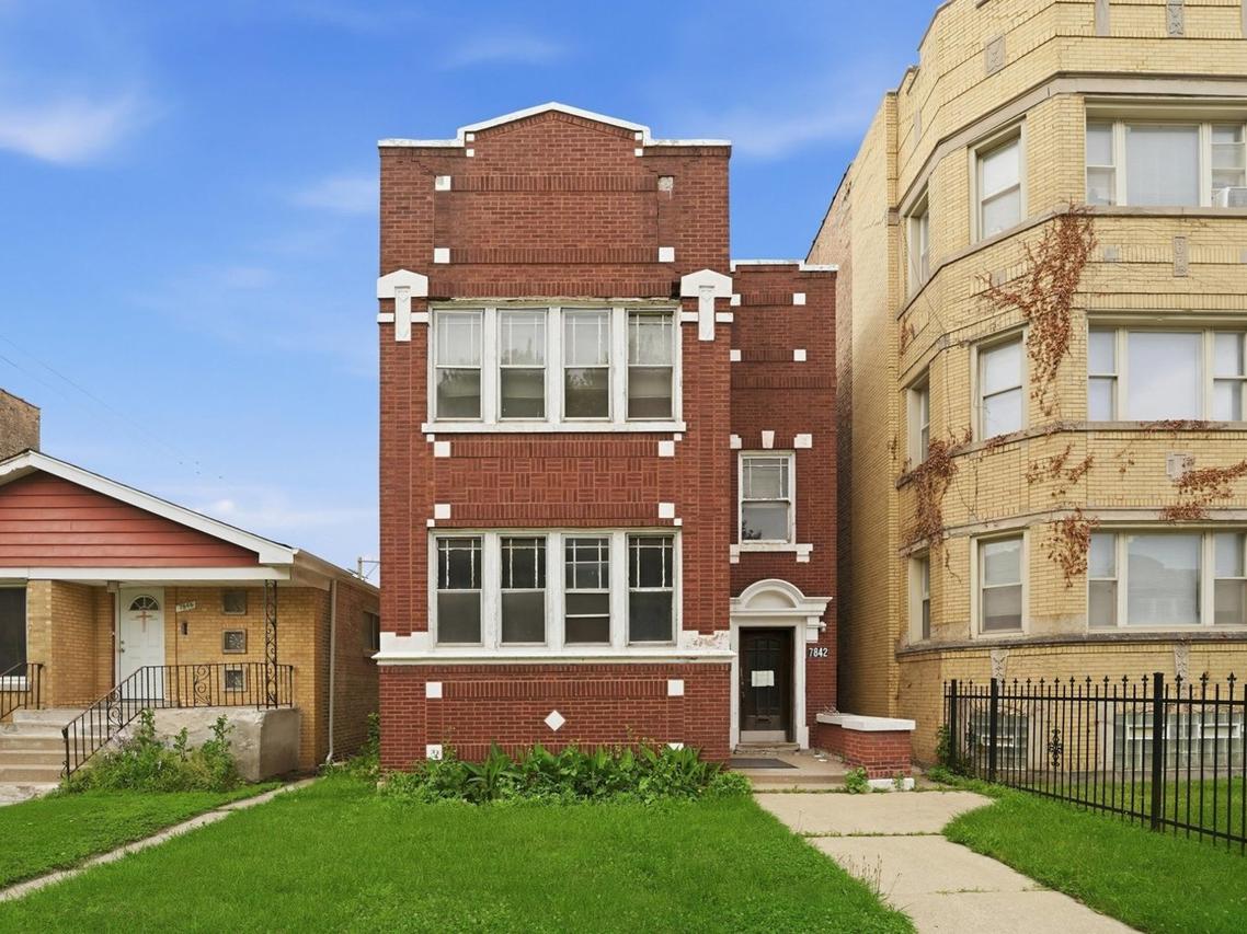 7842 S Constance Ave., Chicago, IL 60649