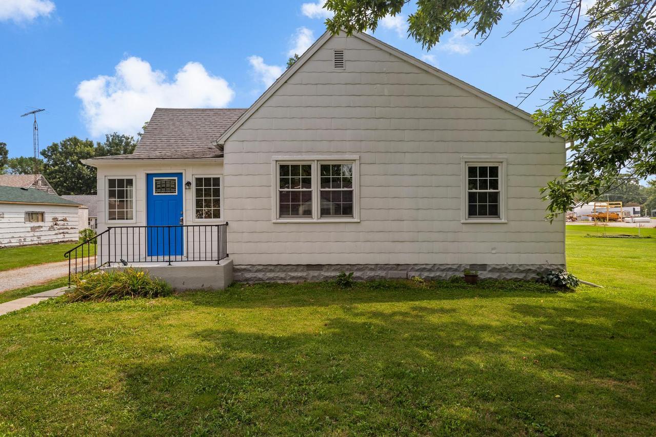 303 S Shirley St., Newman, IL 61942