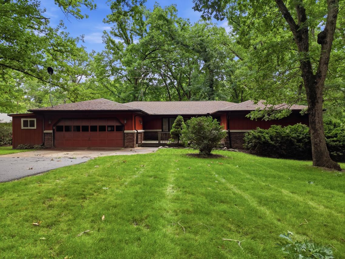 2087 Blackhawk Ln., Dixon, IL 61021