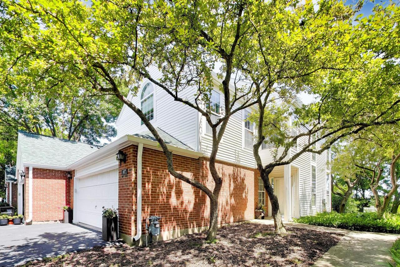 107 Welwyn St., Lake Bluff, IL 60044