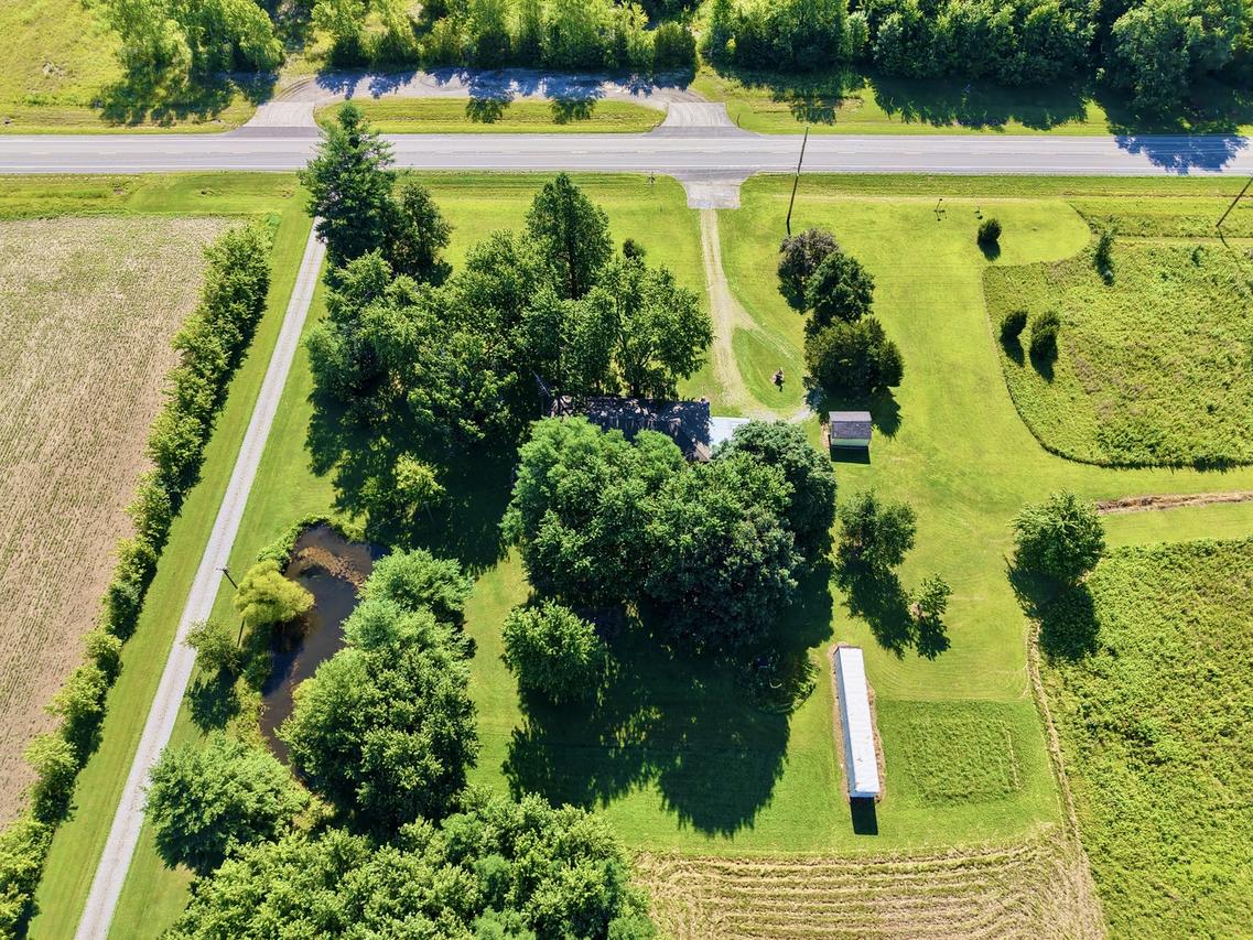 9857 Highway 45, Flora, IL 62839
