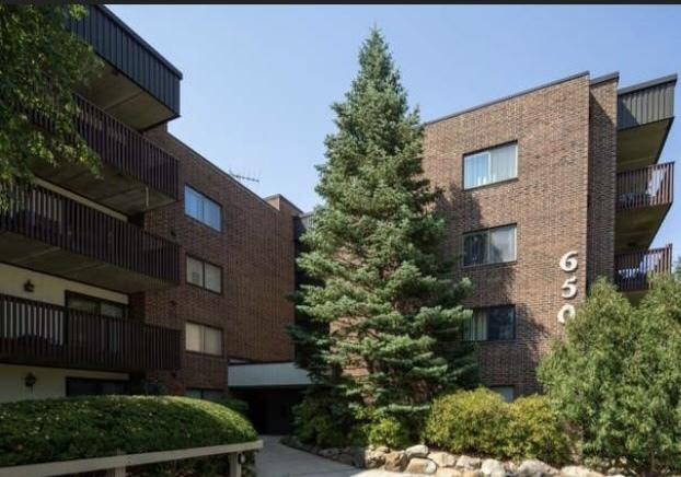 650 Whitney Ct. #105, Gurnee, IL 60031