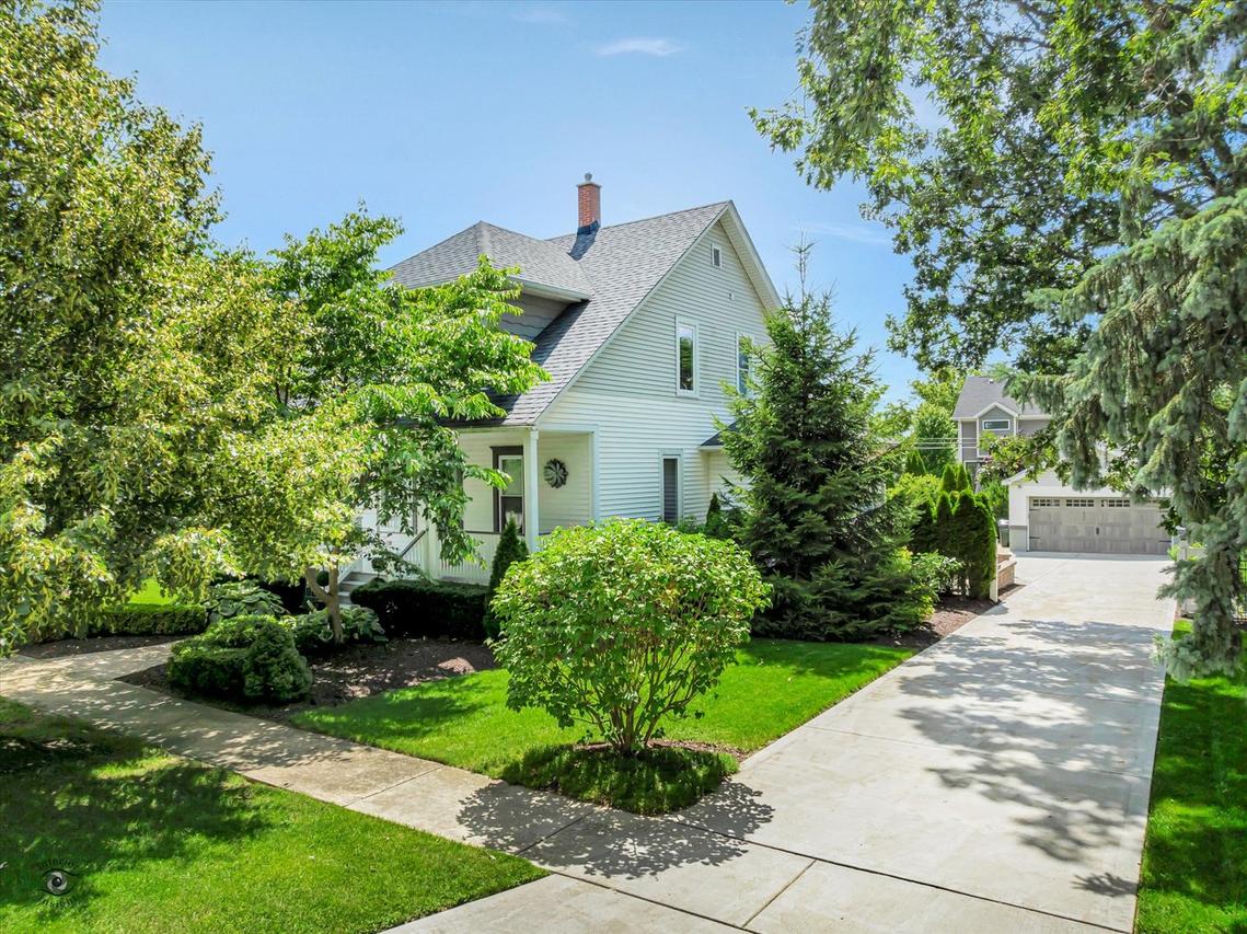 220 Hickory St., Frankfort, IL 60423