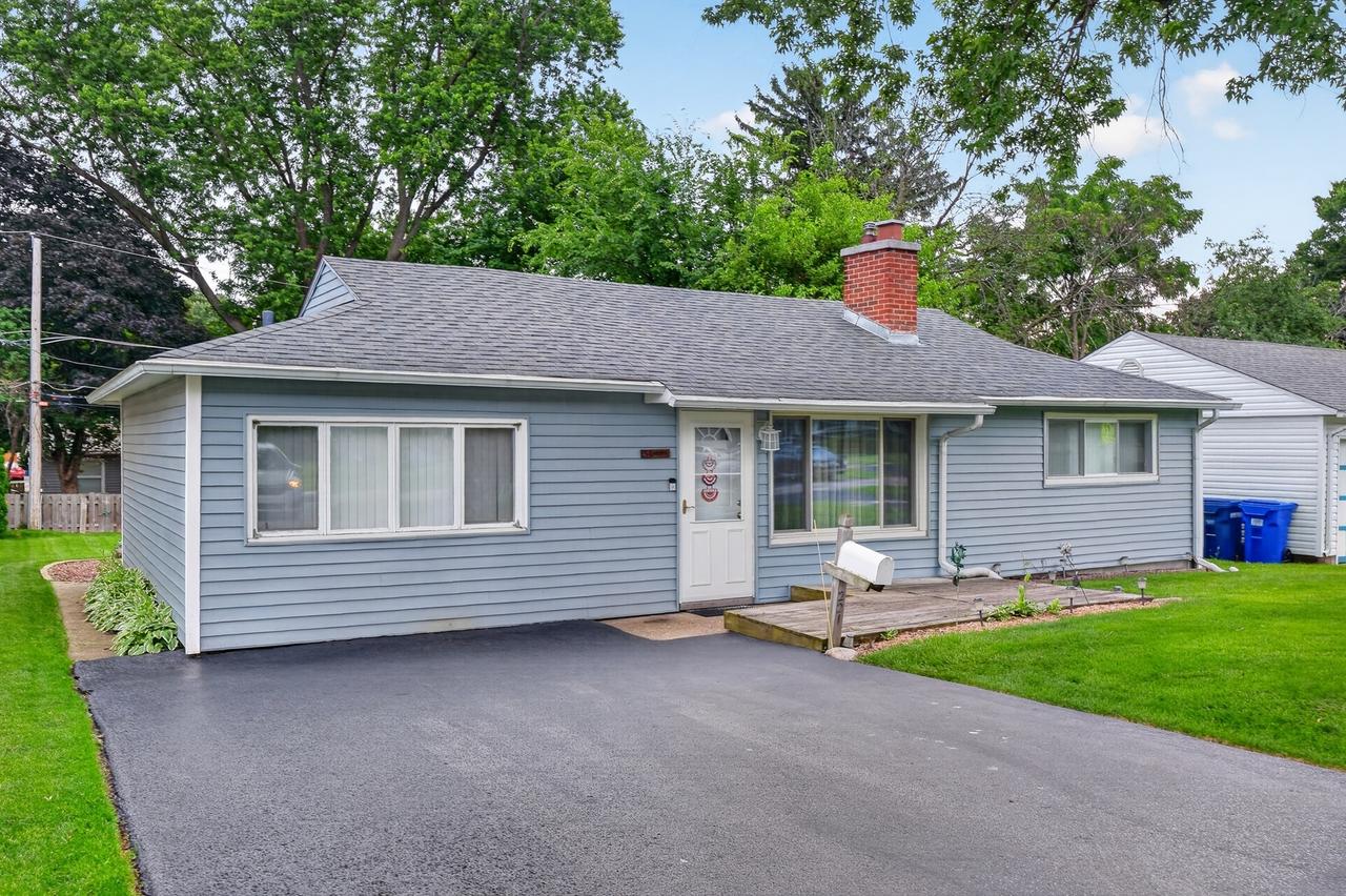 221 N Dorchester Ave., Wheaton, IL 60187