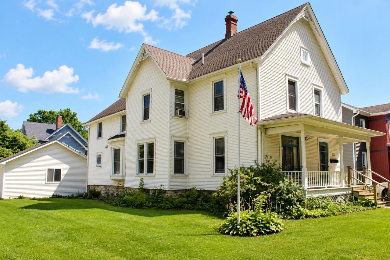 222 W Jackson St., Morris, IL 60450