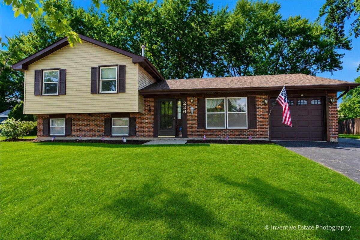 226 Lincolnshire Ct., Bolingbrook, IL 60440