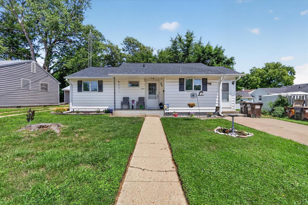 1204 W Violet St., Freeport, IL 61032