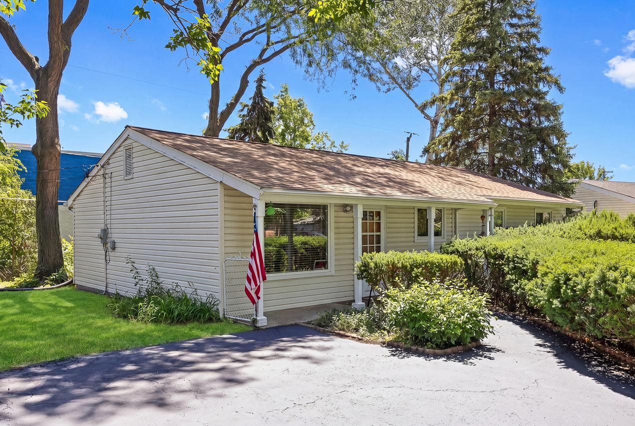 105 Rocklyn Ct., Bolingbrook, IL 60440
