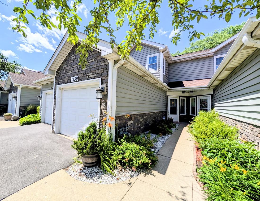 1339 Cranbrook Ct., Schaumburg, IL 60193