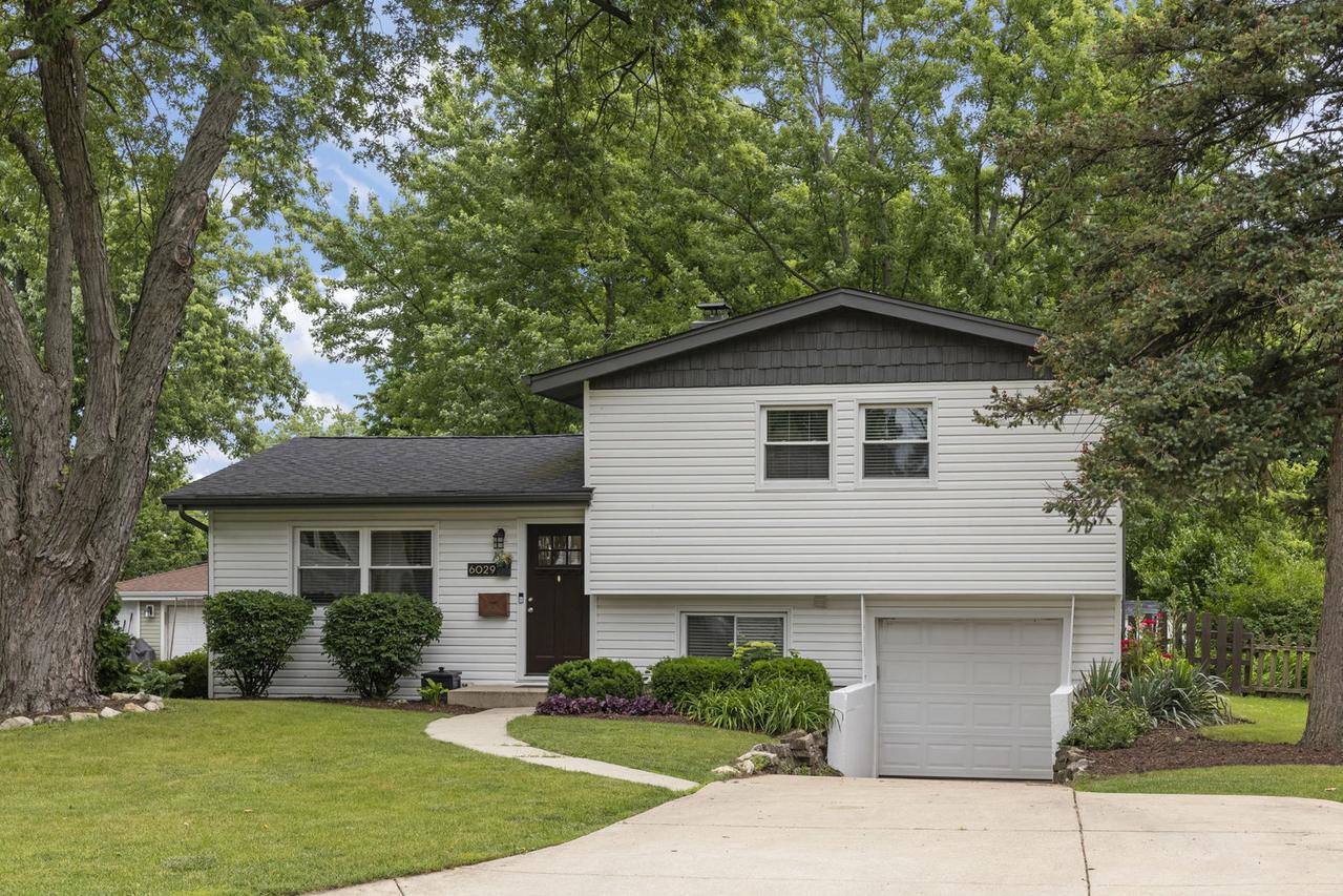 6029 Grand Ave., Downers Grove, IL 60516