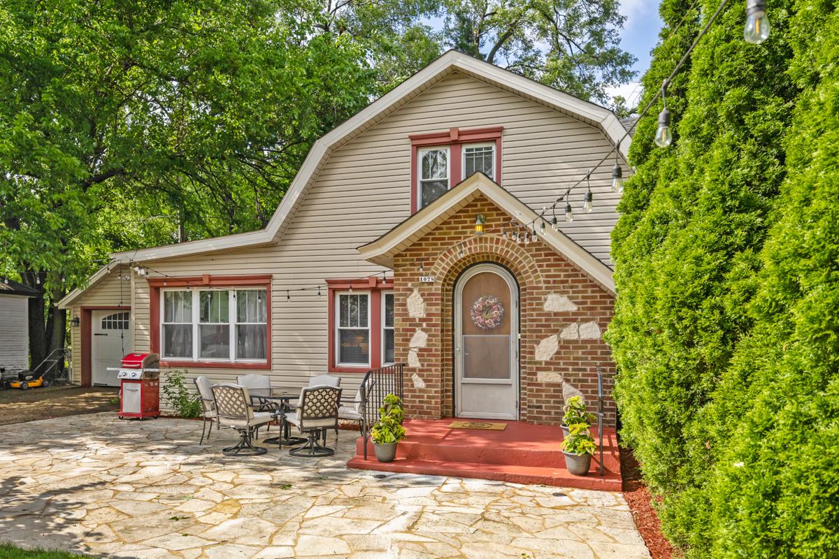 1078 Greenview Ave., Des Plaines, IL 60016