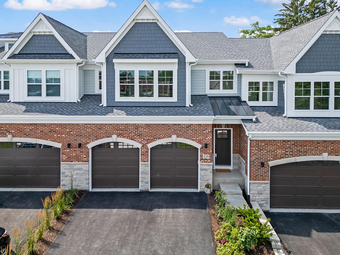 139 Harding Ct., Glen Ellyn, IL 60137
