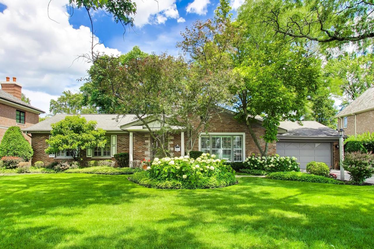 1515 Meadow Ln., Glenview, IL 60025