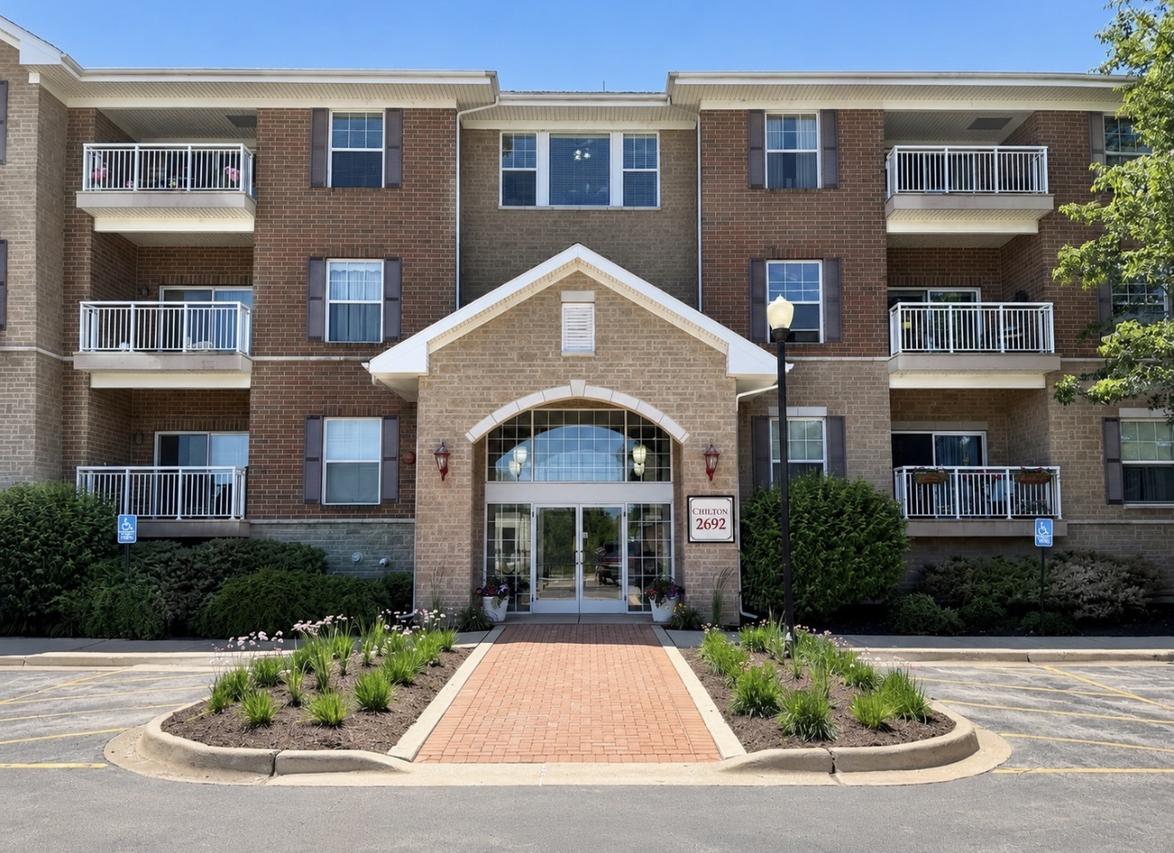2692 Stone Cir. #302, Geneva, IL 60134