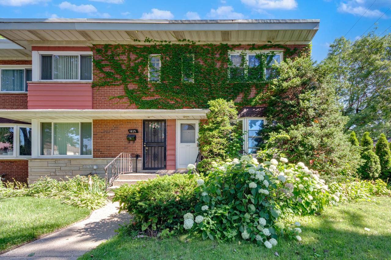 1823 Dobson St., Evanston, IL 60202