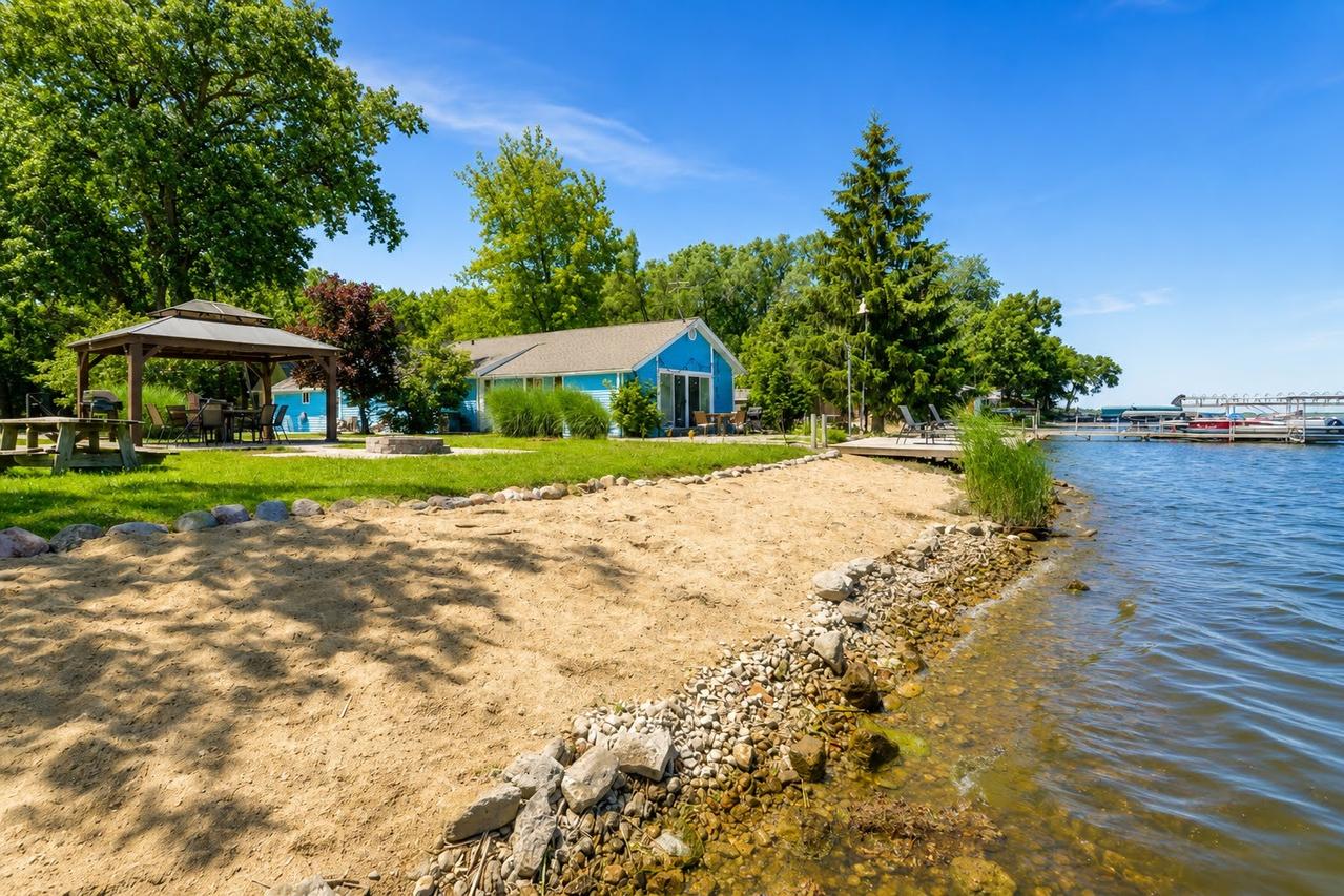 27717 W Grass Lake Dr., Spring Grove, IL 60081