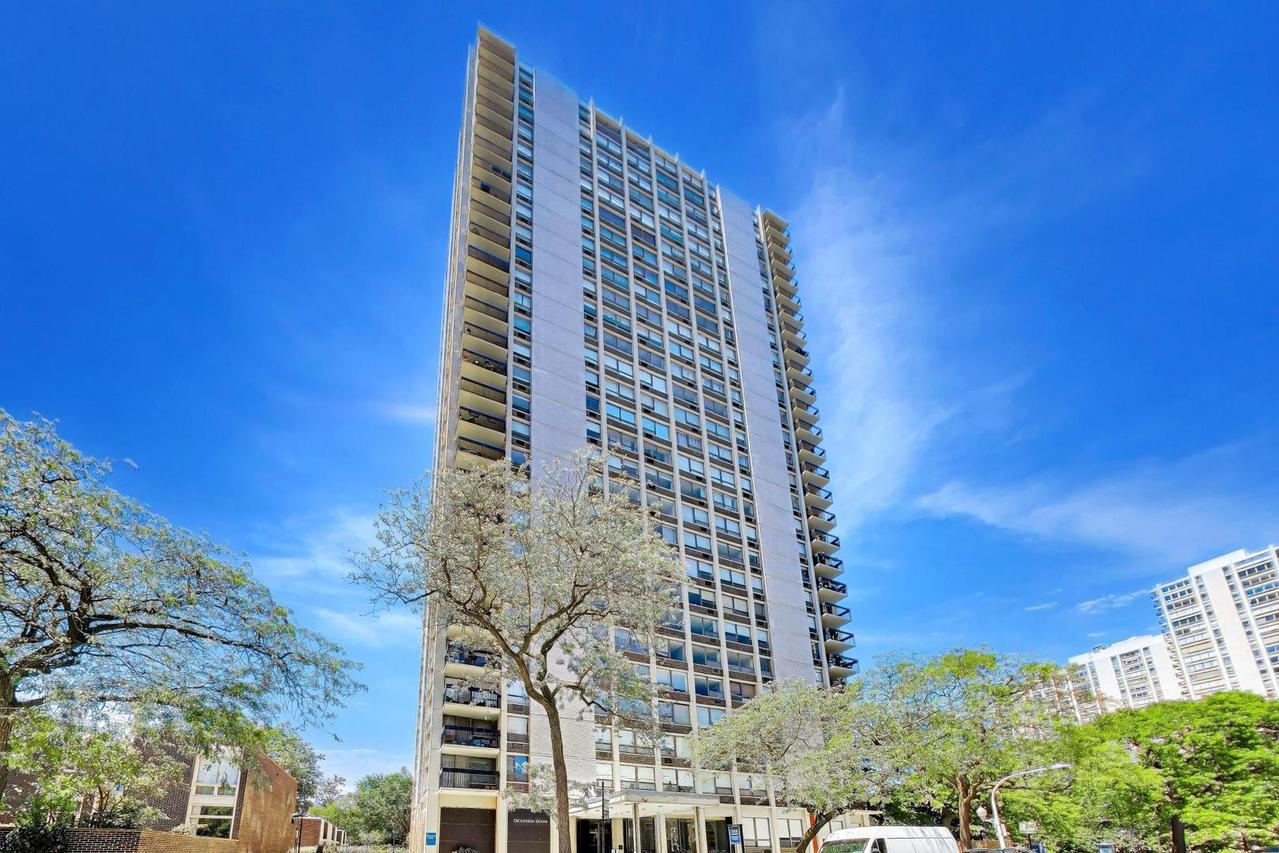 1355 N Sandburg Ter. #2904, Chicago, IL 60610