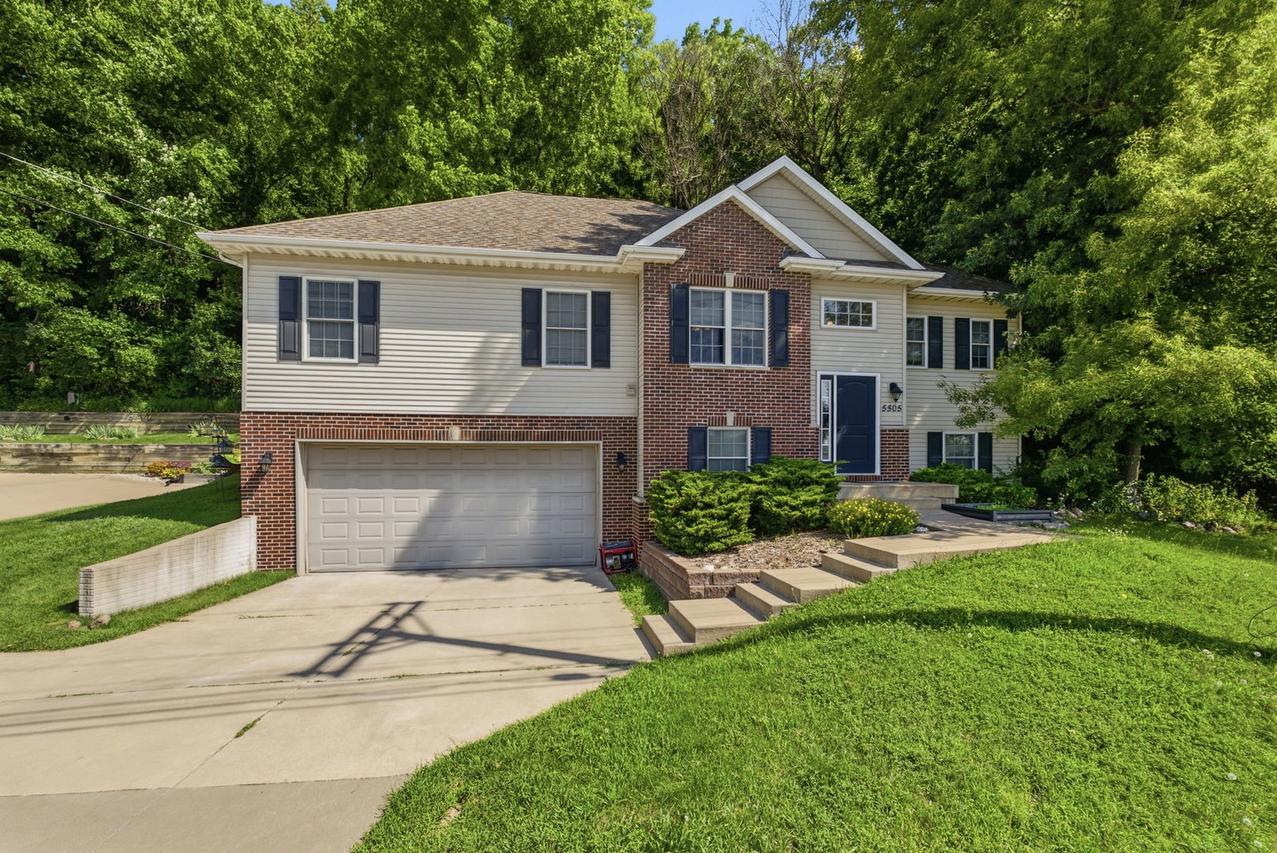 5505 38th Ave., Moline, IL 61265