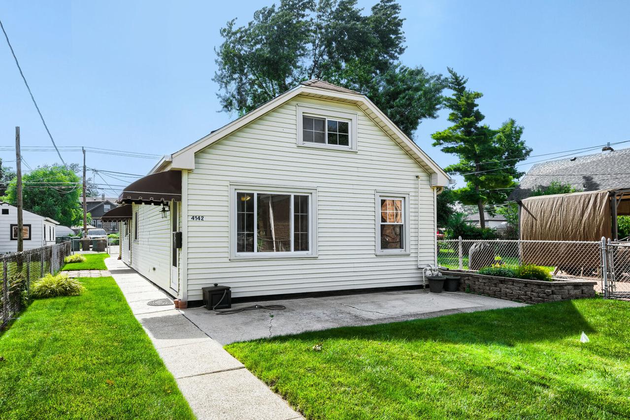 4142 Oak Park Ave., Stickney, IL 60402