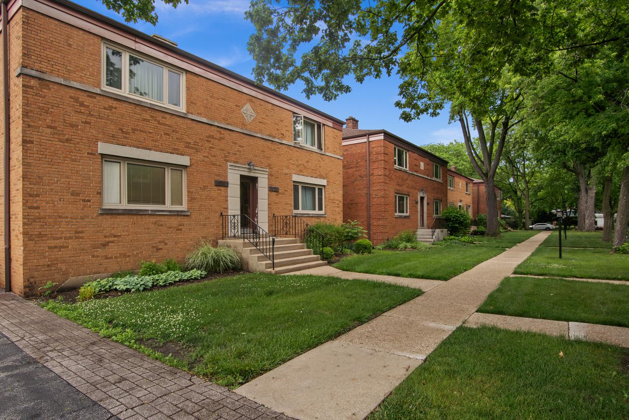 8043 Lake St. #1, River Forest, IL 60305