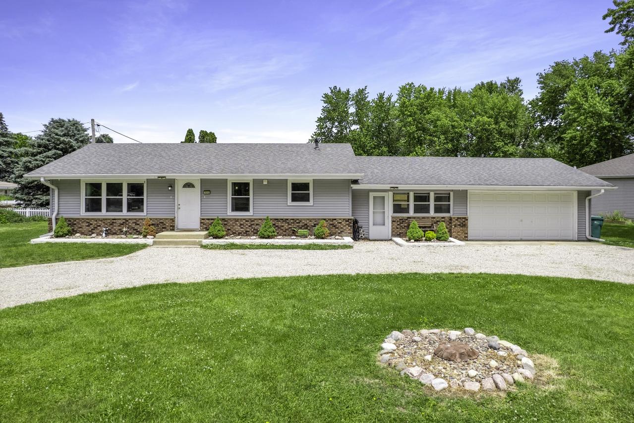 1010 Suzy St., Lake Holiday, IL 60548