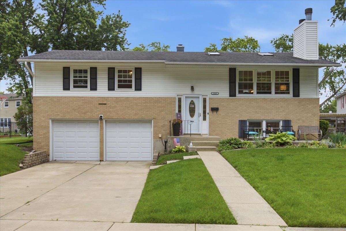 1049 E Fosket Dr., Palatine, IL 60074