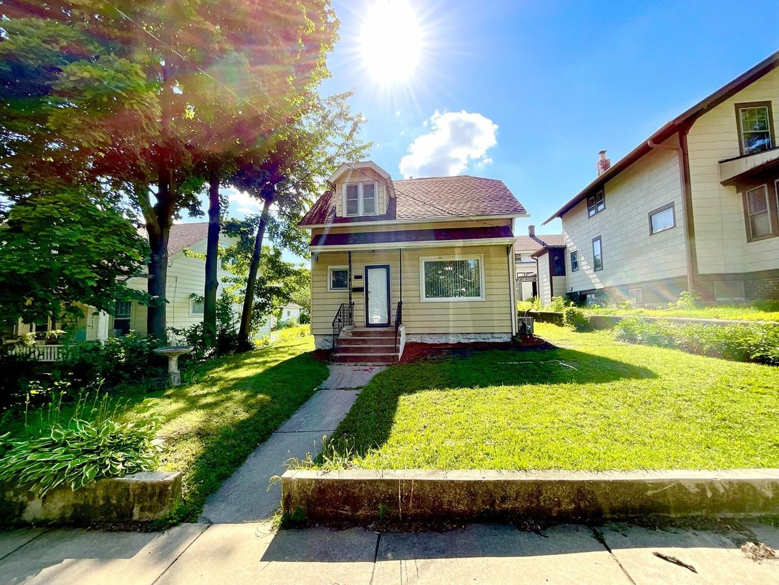 307 Washington St., Rockford, IL 61104