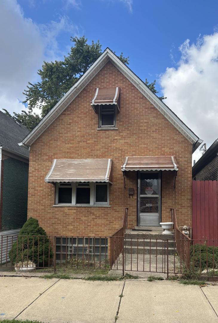 3236 S Leavitt St., Chicago, IL 60608