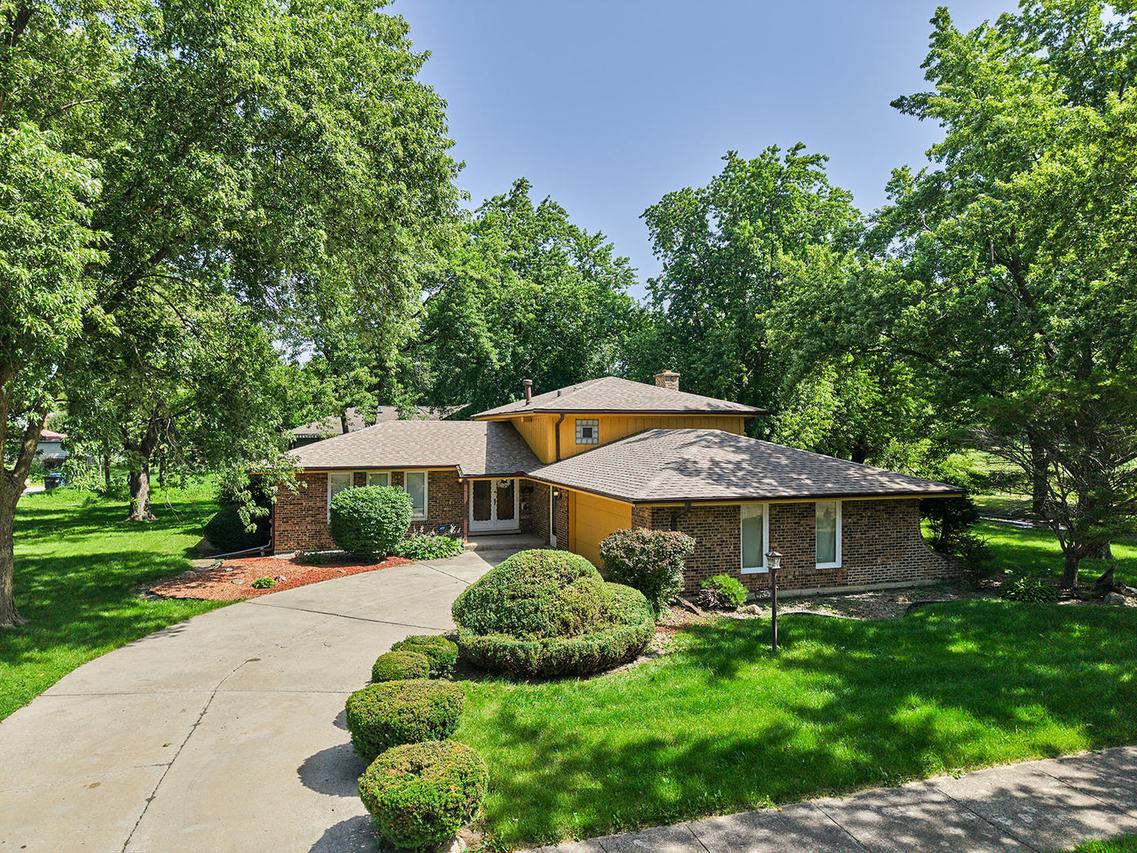 385 E 162nd St., Harvey, IL 60426