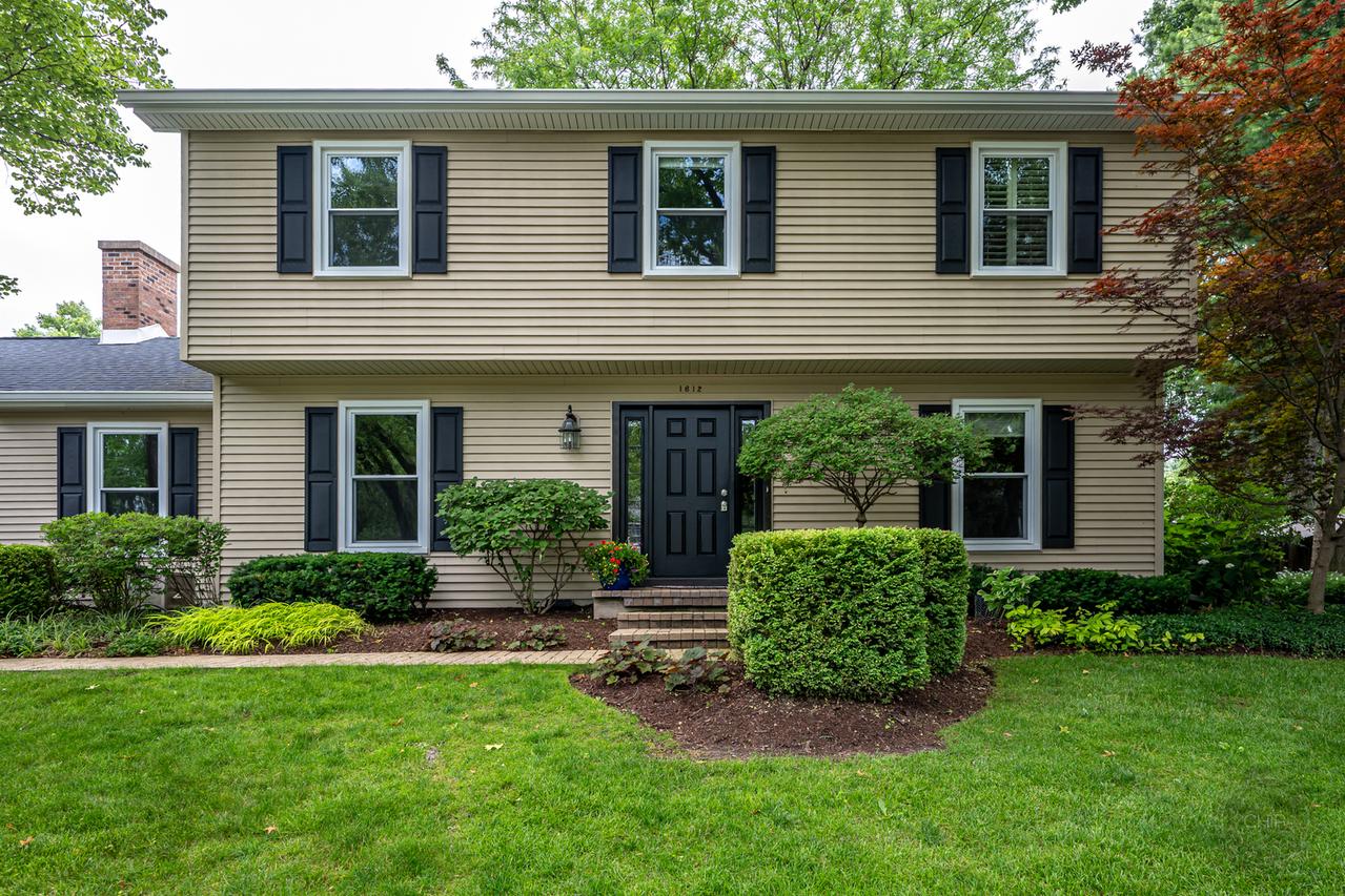 1612 Harris Ln., Naperville, IL 60565