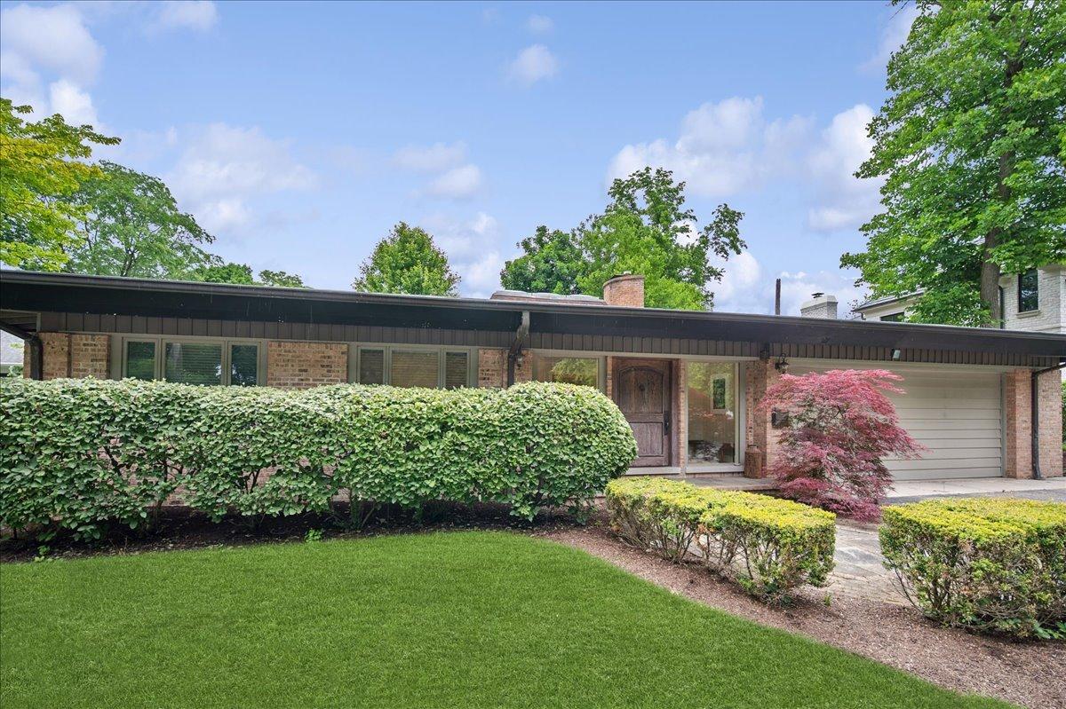 687 Birch Rd., Glencoe, IL 60022