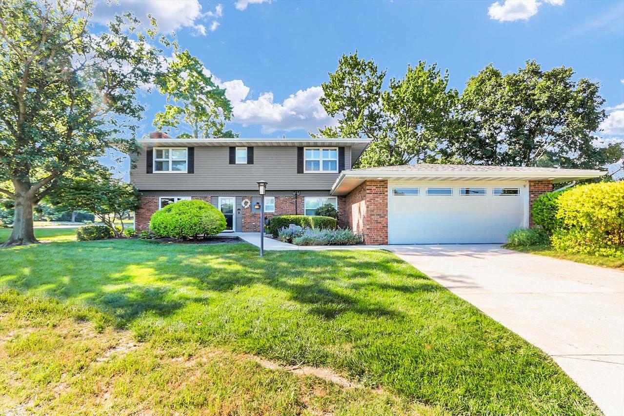1 Lake Park Rd., Champaign, IL 61822