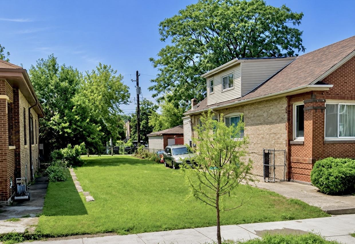 8030 S Ada St., Chicago, IL 60620