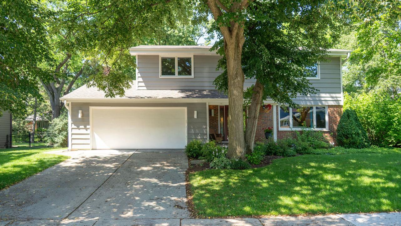 3614 Radcliffe Dr., Northbrook, IL 60062